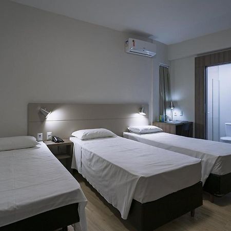 Hotel Valerim Itajai / Navegantes Buitenkant foto