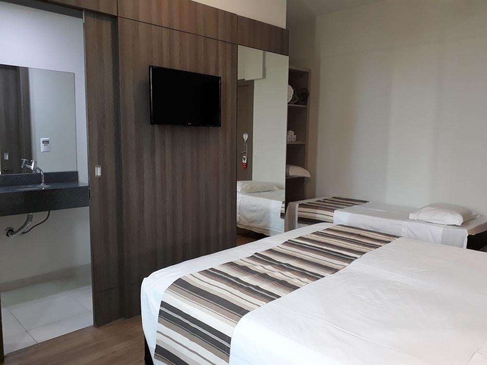 Hotel Valerim Itajai / Navegantes Buitenkant foto