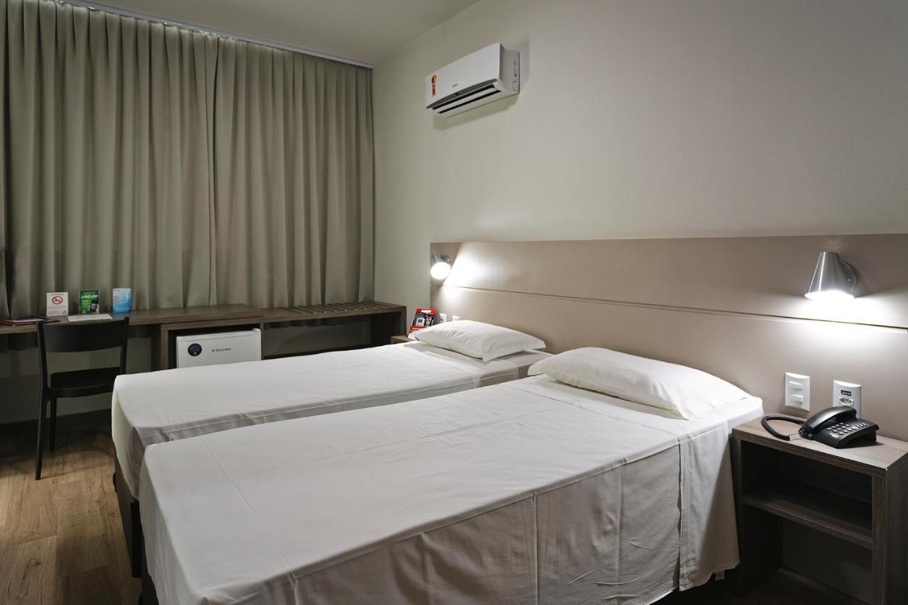 Hotel Valerim Itajai / Navegantes Buitenkant foto