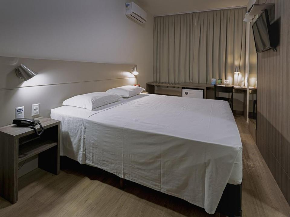 Hotel Valerim Itajai / Navegantes Buitenkant foto
