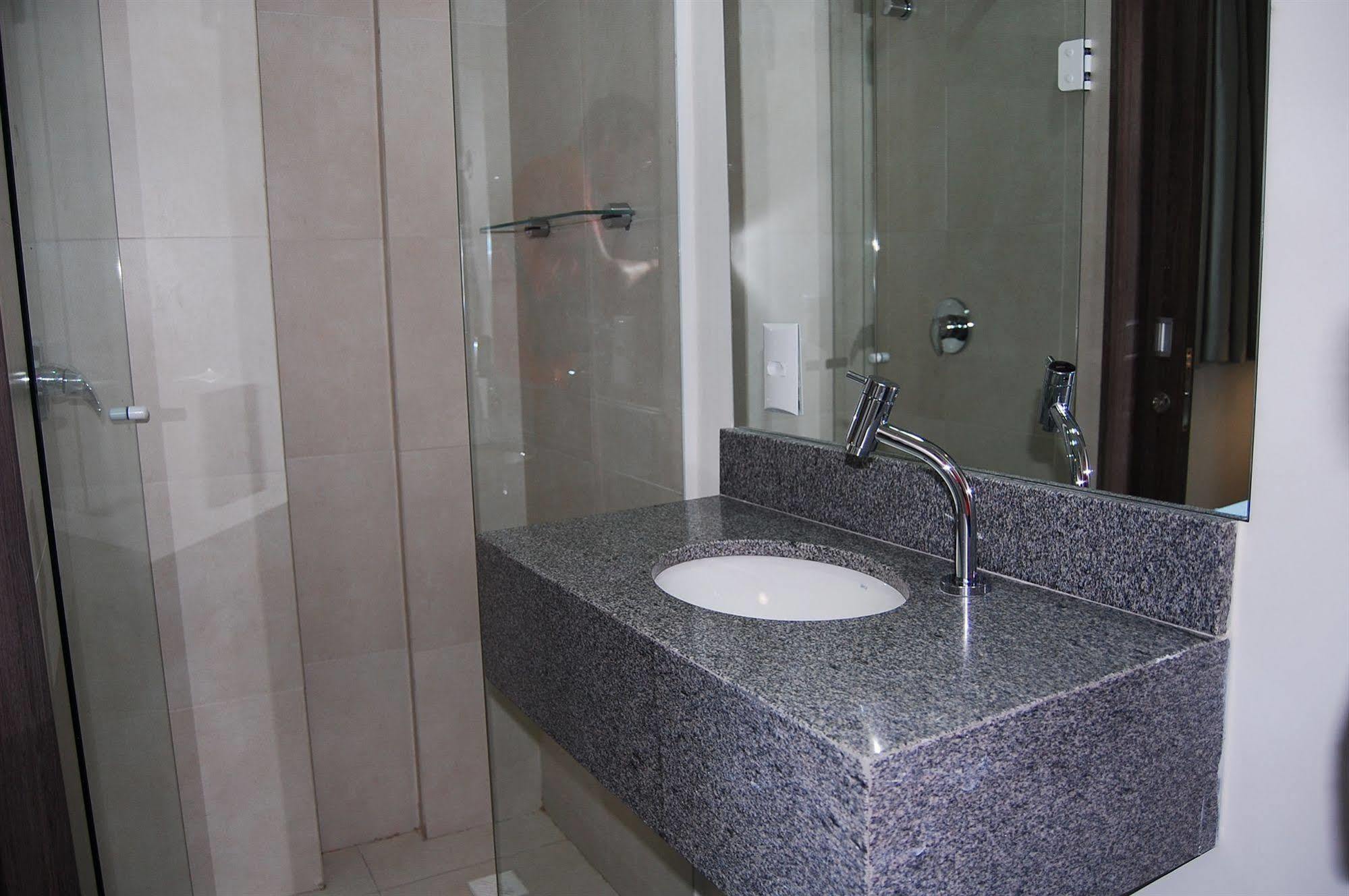 Hotel Valerim Itajai / Navegantes Buitenkant foto