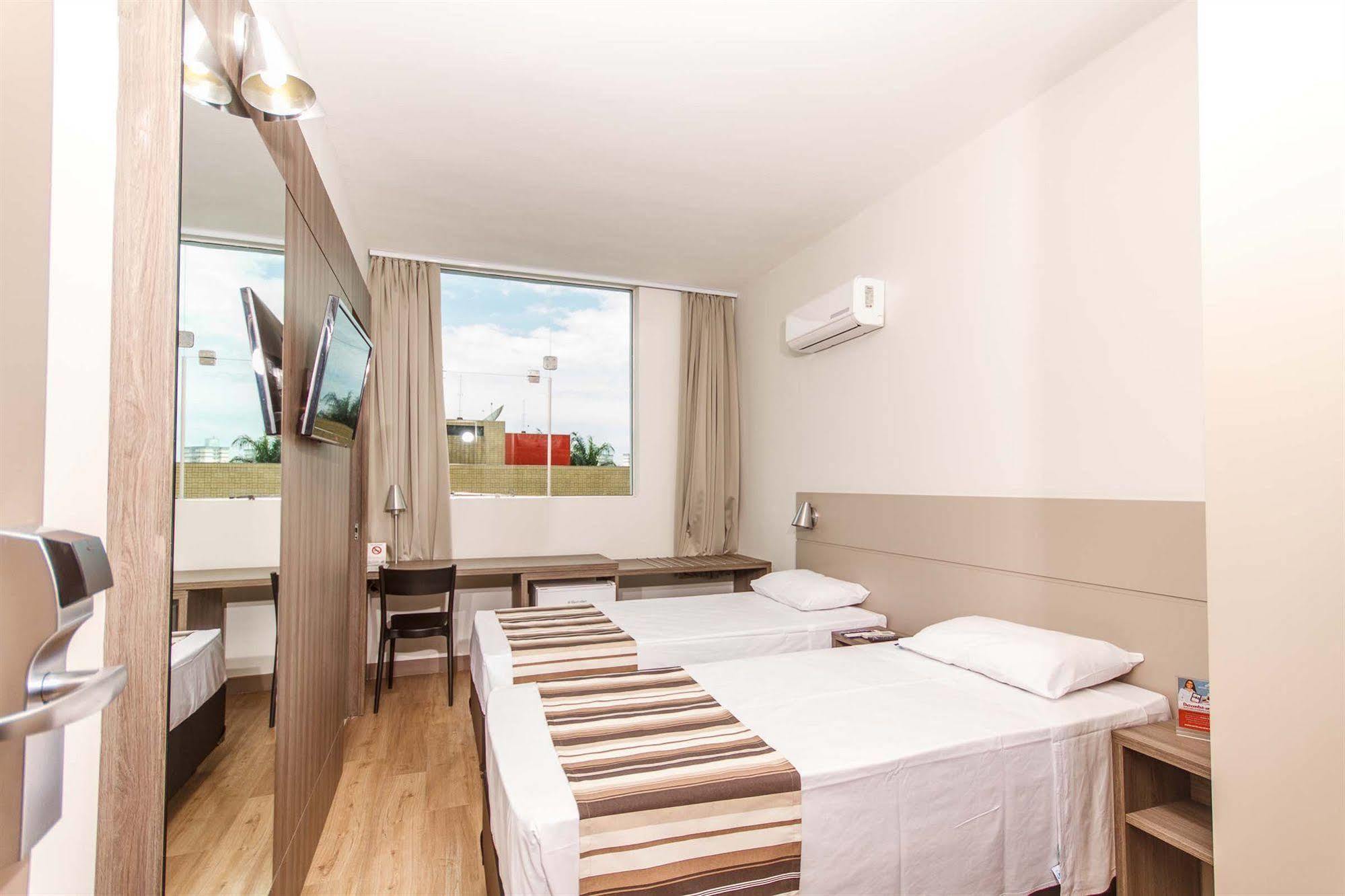 Hotel Valerim Itajai / Navegantes Buitenkant foto