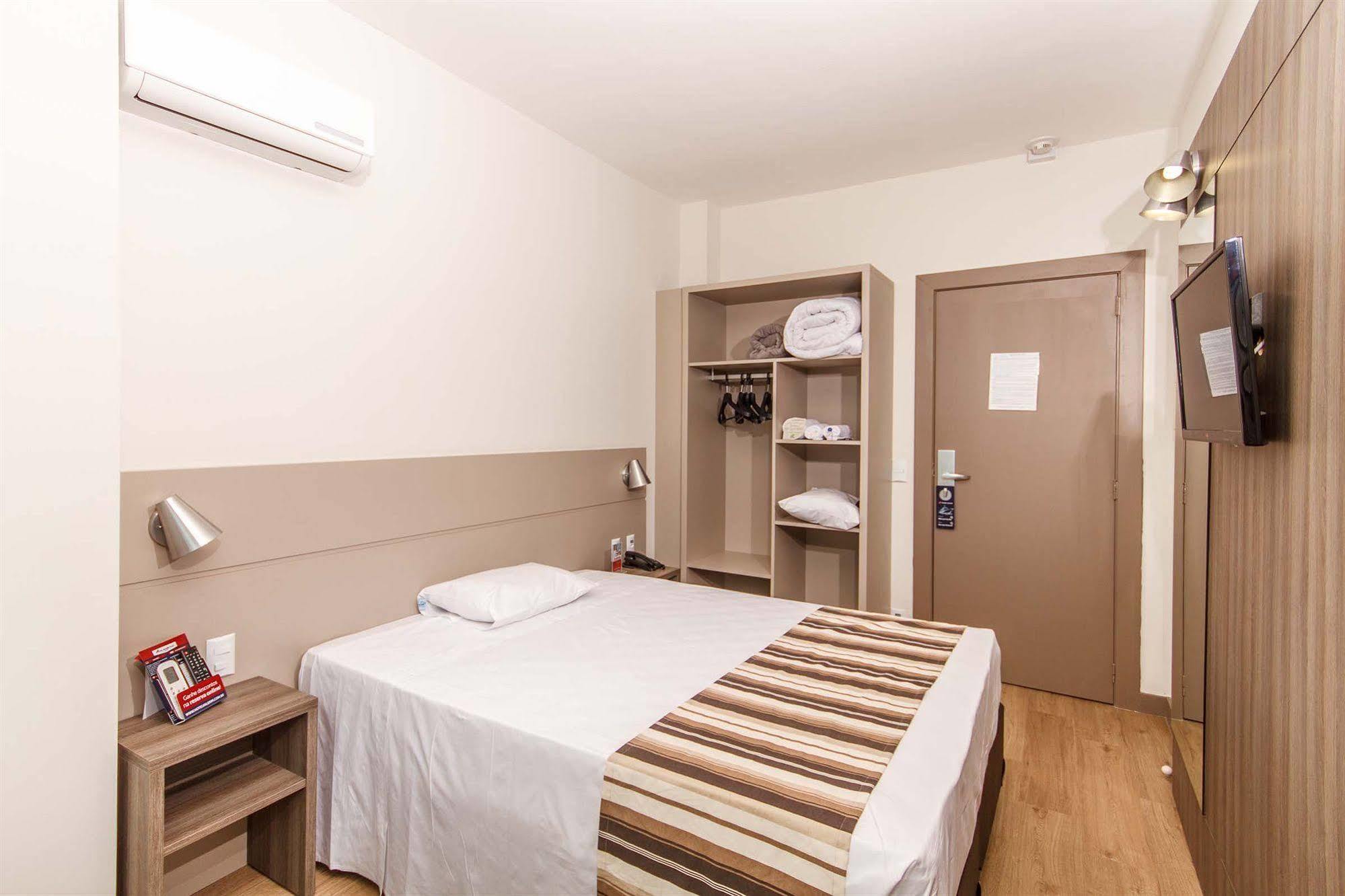 Hotel Valerim Itajai / Navegantes Buitenkant foto